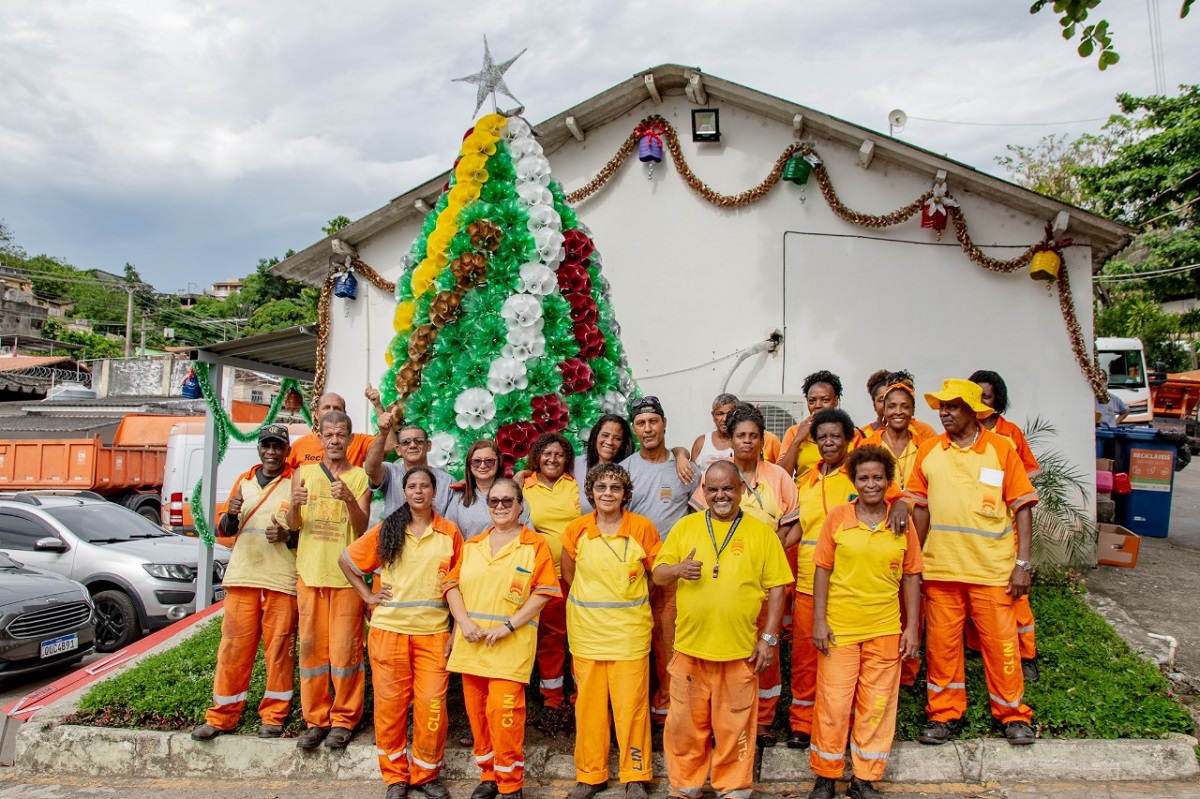 Clin inova e monta Árvore de Natal itinerante em Niterói – Prefeitura  Municipal de Niterói